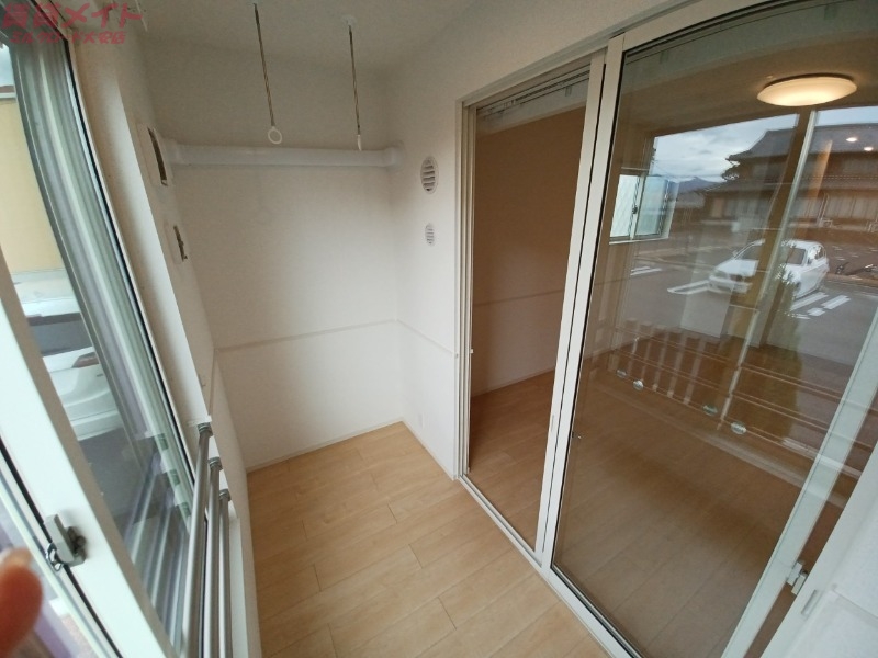 バルコニー　同物件別室反転タイプ画像