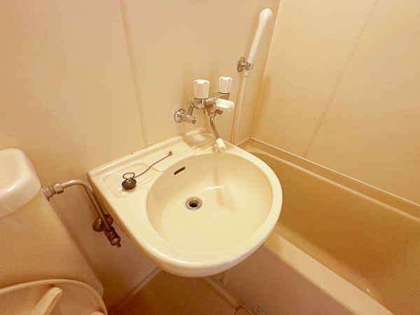 洗面設備　洗面ボウル付※クリーニング前の写真です