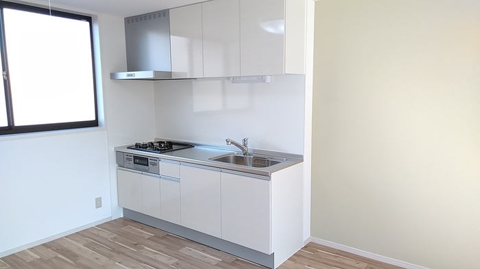 キッチン　収納スペースも豊富なシステムキッチンです★