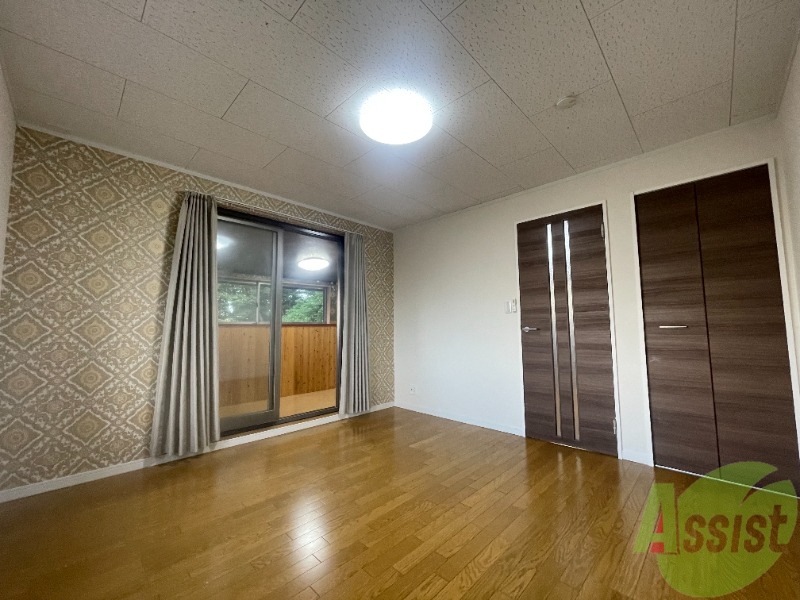 居室・リビング　広々として、家具関係も問題なく置けそうですね。