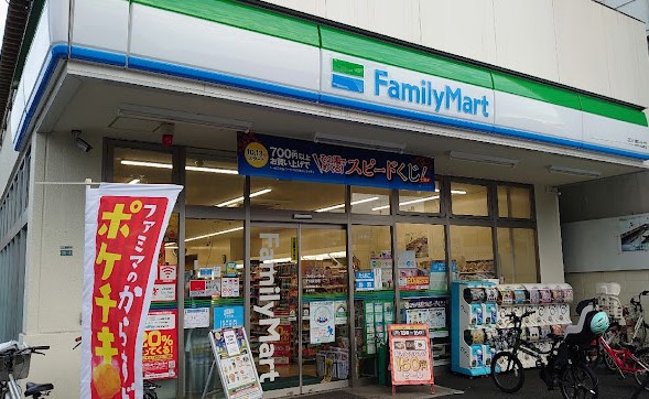 コンビニ　ファミリーマート千川駅北店（コンビニ）まで459m