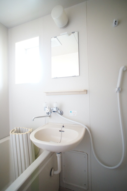 洗面設備　洗面ボウルと鏡もございます☆