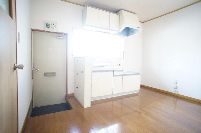 居室・リビング　ダイニングテーブルを置いたり自由にレイアウトできます☆