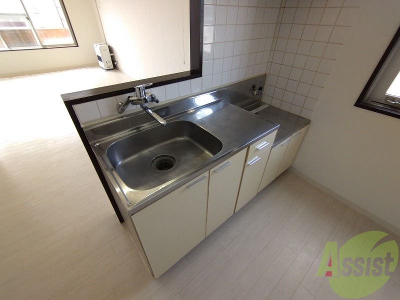 キッチン　キッチンです。一人暮らしなら十分な大きさですね。