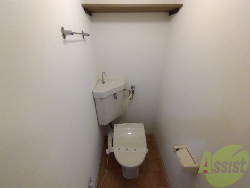 トイレ　ウォシュレット機能がついたトイレです。安心して使用できますね