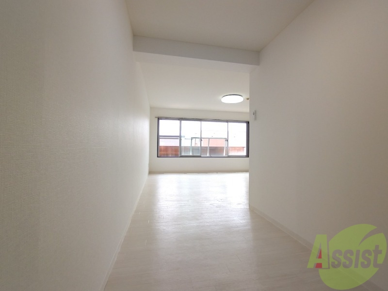 その他部屋・スペース　寝室にできそうなスペースです。窓から陽の光が差し込んできます