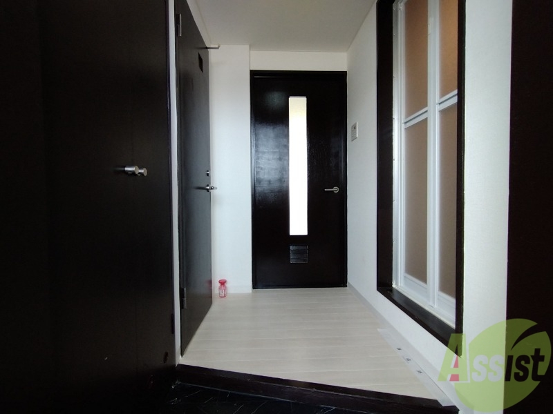 玄関　玄関です。モノトーンの色合いがおしゃれですね。