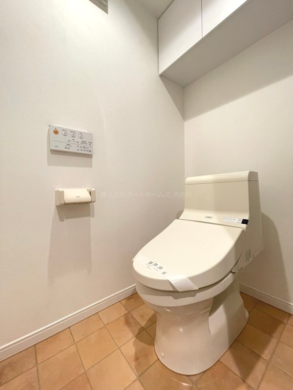 トイレ　温水洗浄便座付き