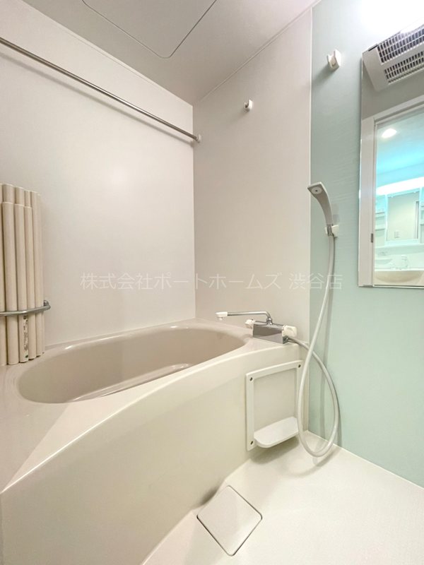 バス・シャワールーム　浴室乾燥機付きバスルーム♪室内で洗濯物が乾かせます！