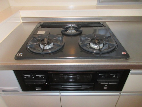 その他設備　３口ガスコンロ　※前回募集時2021年6月撮影