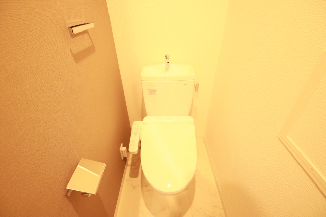 トイレ　※別室の参考写真の為、現況優先です。