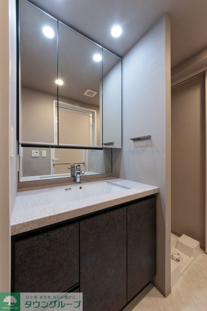 洗面設備　※写真は同タイプ住戸です。