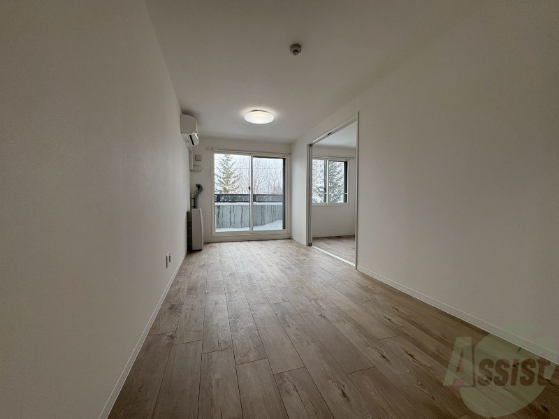 居室・リビング　広々としたリビングですね。使い勝手がよさそうですね！