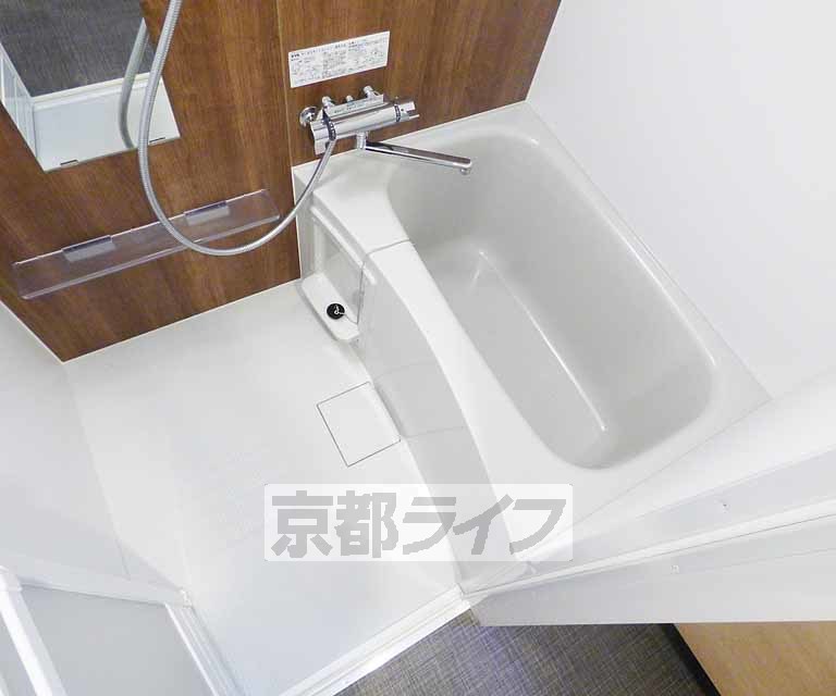 バス・シャワールーム　ゆったりくつろげるお風呂です。