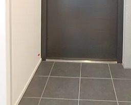 玄関　※別部屋の参考写真です。