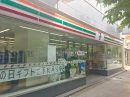 コンビニ　セブンイレブン 日本橋小伝馬町店（コンビニ）まで136m