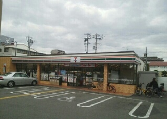コンビニ　セブンイレブン大阪住道矢田８丁（コンビニ）まで400m