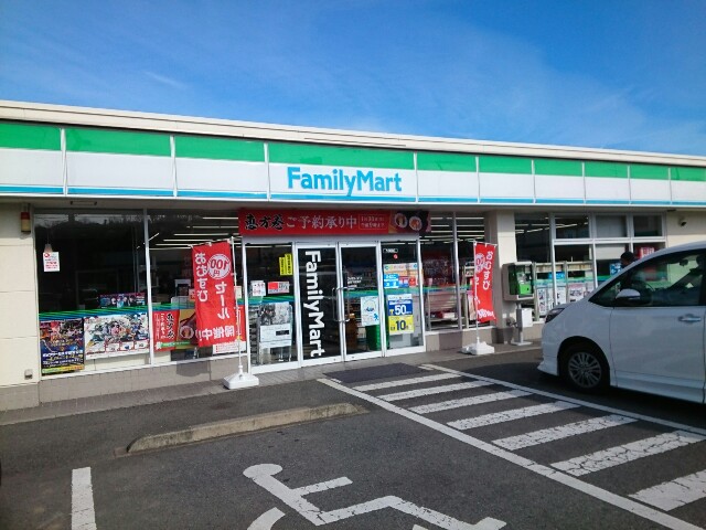 コンビニ　ファミリーマート下高瀬店（コンビニ）まで1300m