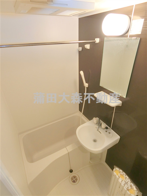 バス・シャワールーム　浴室乾燥機付きのバスルーム　お風呂