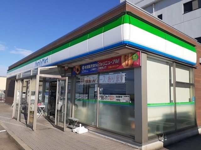コンビニ　ファミリーマート魚津北鬼江西店（コンビニ）まで600m