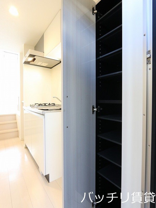 玄関　同型タイプの為、現状を優先致します。