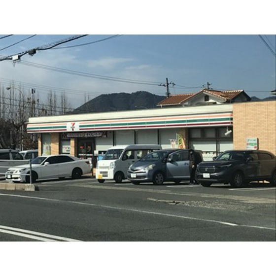 コンビニ　セブンイレブン山口桜畠店（コンビニ）まで881m