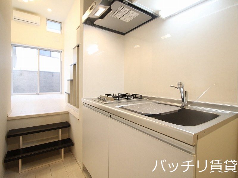 キッチン　画像は別号室タイプの為、現状を優先致します。
