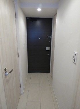 玄関　写真は同タイプ住居です。