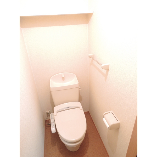 トイレ　嬉しい個室温水洗浄便座♪