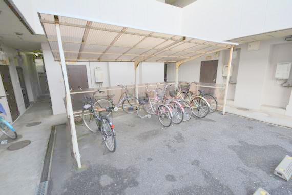 駐車場　あなたの大事な自転車も安心してとめることができますね。