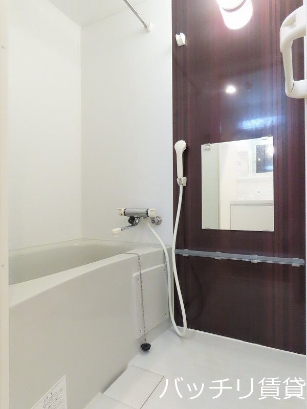 バス・シャワールーム　同型タイプの為、現状を優先致します。