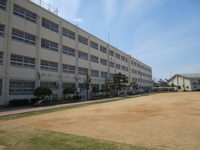 小学校　高槻市立南大冠小学校（小学校）まで885m