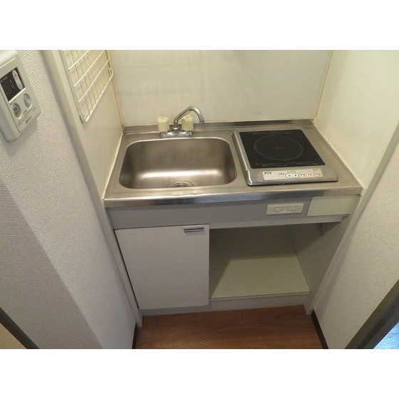 キッチン　コンパクトなキッチンで掃除もラクラク