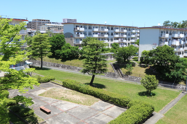 その他共有部分　住棟間隔が広くて、日当たりも良好です。