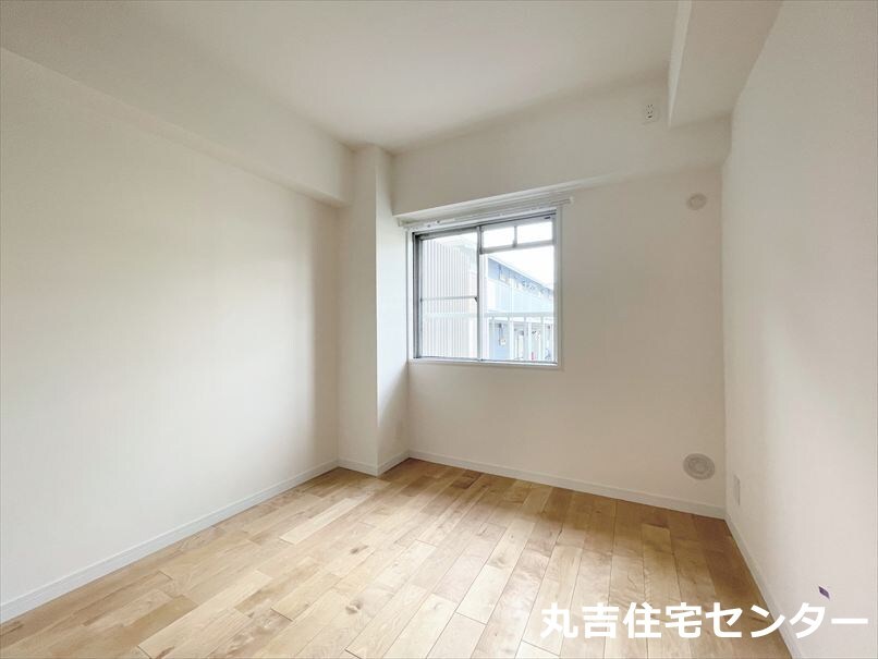 居室・リビング　洋室(4帖)