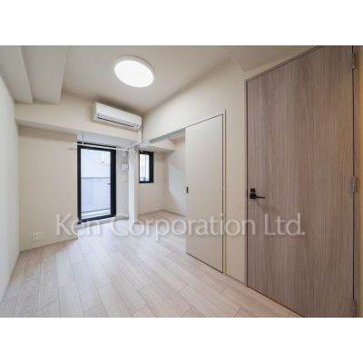 居室・リビング　同タイプ4階のお部屋を撮影。仕様が異なることがあります。