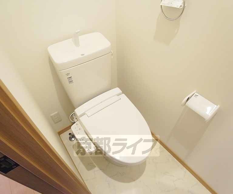 トイレ　ウォシュレット付きです。