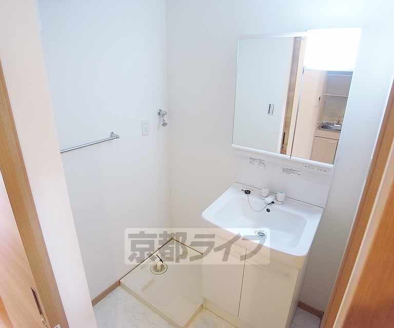 洗面設備　独立洗面台付きです。