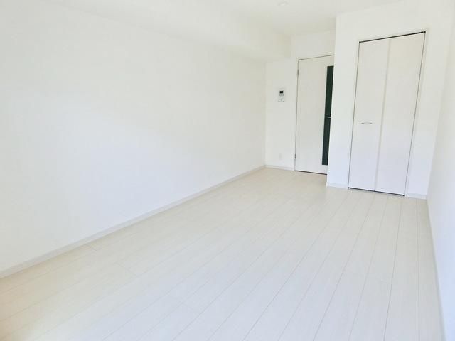 居室・リビング　♪綺麗な白のフローリング♪