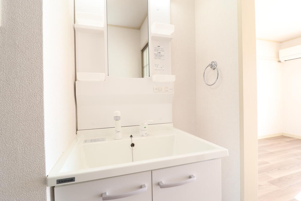 洗面設備　シャワー付き洗面台♪