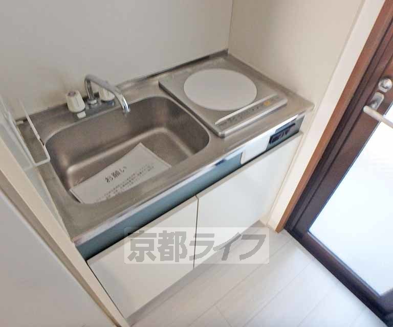 キッチン　うれしいコンロつきキッチンです