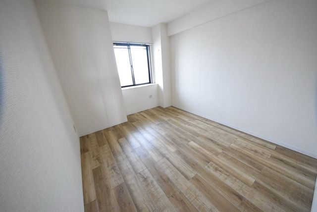 居室・リビング　同タイプ写真。現況を優先します。