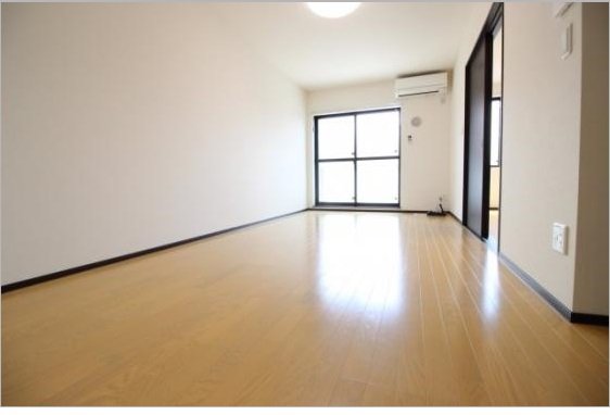 居室・リビング　SECOM付きのお部屋となります。