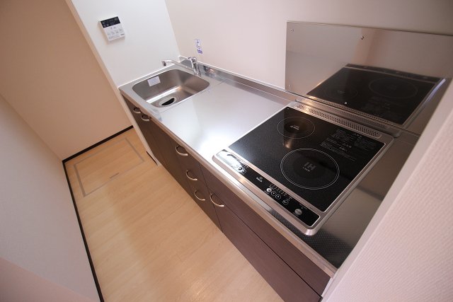 キッチン　調理スペースも広く、料理好きの方にオススメです。