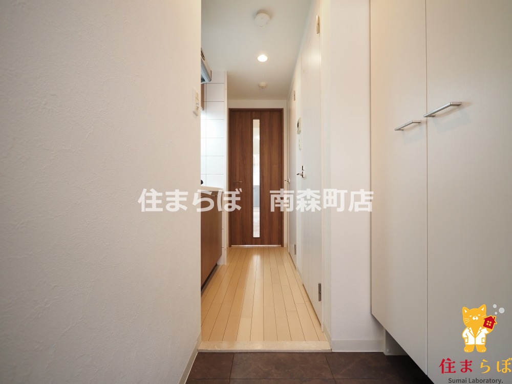 玄関　「気になったら、LINEで気軽に相談できますよ。」