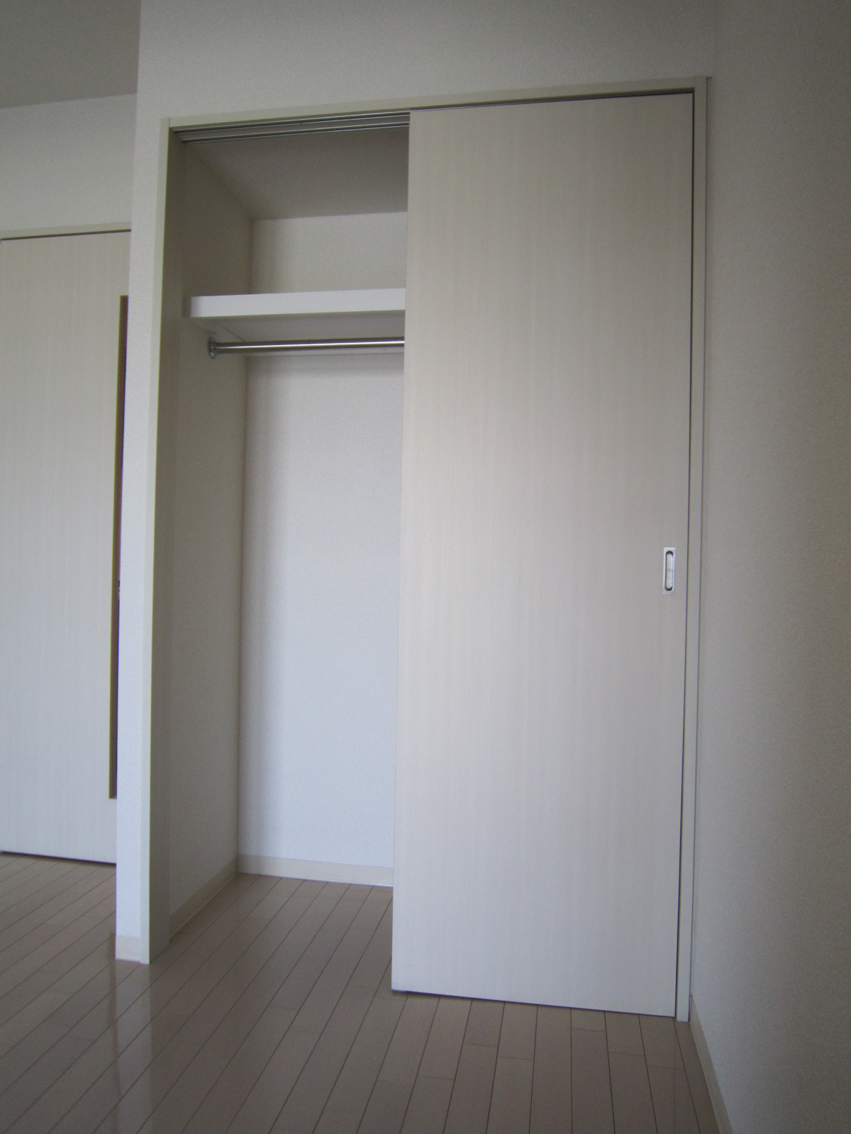 収納　ダイニングクローゼット