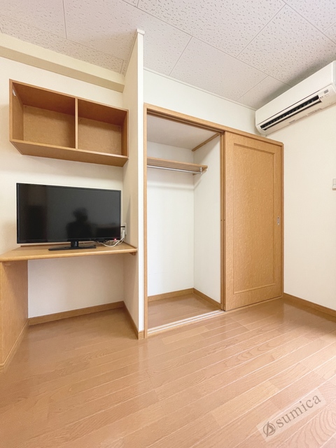 収納　室内をスッキリと見せることができる。ベット下部は大容量収納。