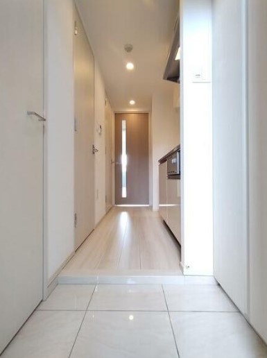 玄関　※別部屋参考写真