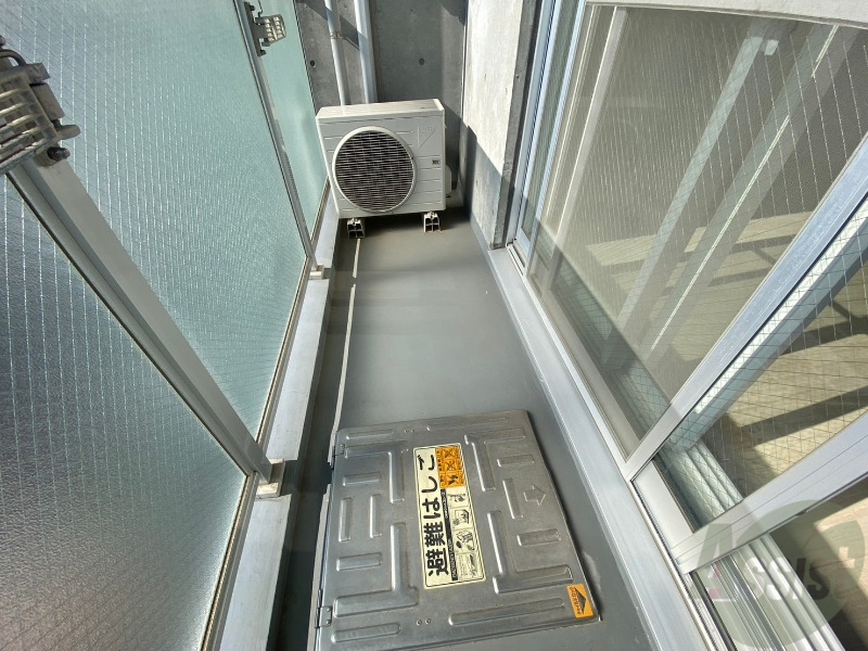 バルコニー　バルコニーは幅があり、広い印象を受けました。