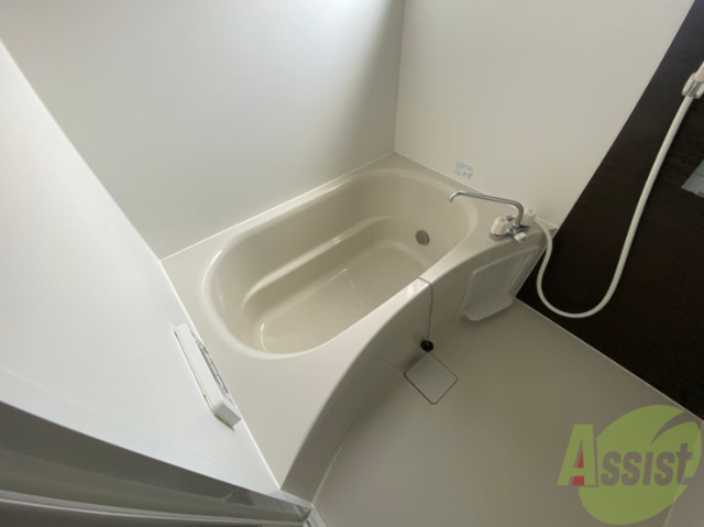 バス・シャワールーム　バスルームはこちらです。広々としてゆったり休めます。